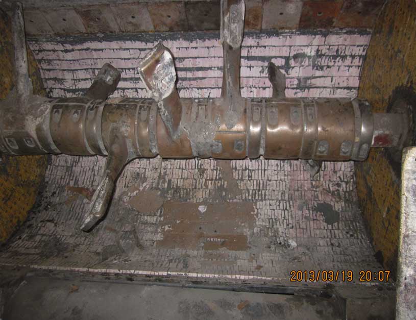 攪拌機(jī)內(nèi)壁襯貼耐磨陶瓷實(shí)圖（貼瓷完成）